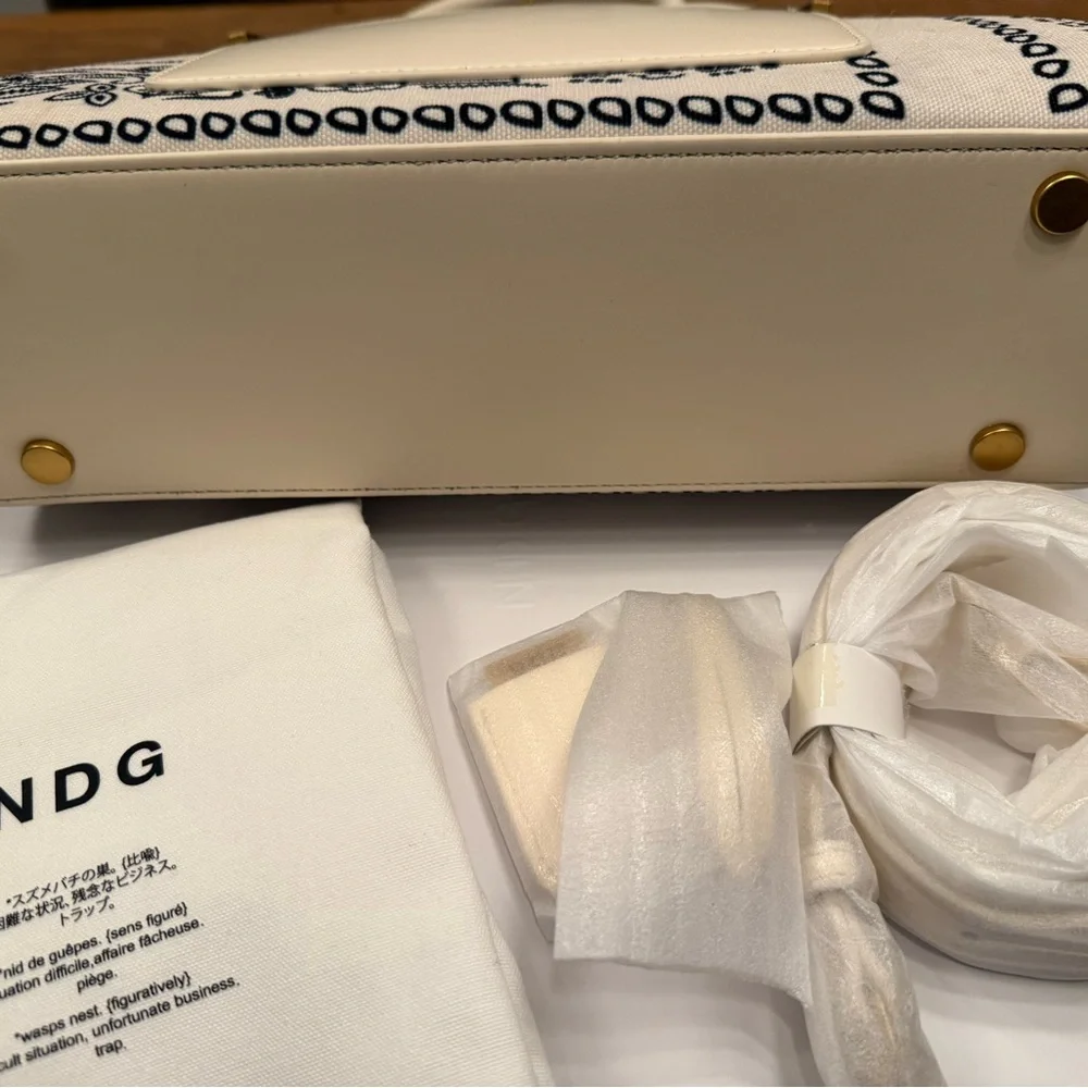 NDG Paris 300MM White Bandana Bag NIB - Picture 7 of 8